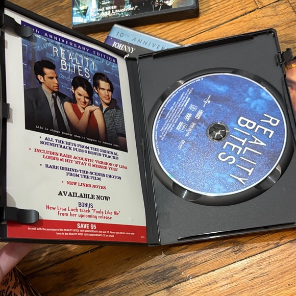 4 DVDs Edward Scissorhands Reality Bites Joe versus the Volcano Adventures in… - Picture 5 of 6